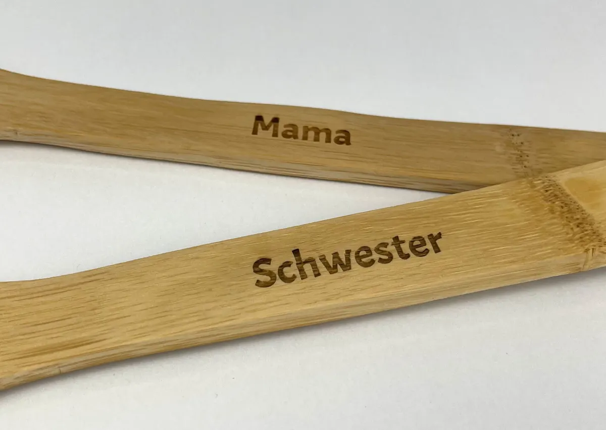 Holzbesteck «Mama» und «Schwester»